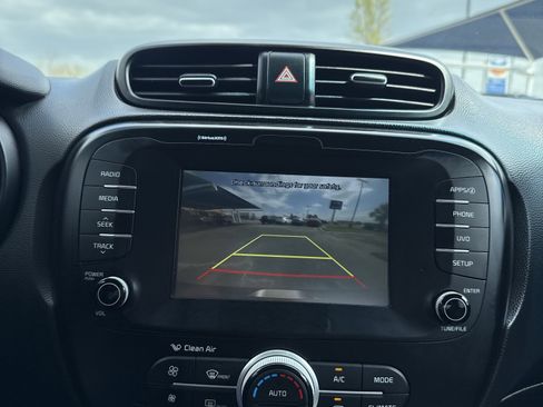 Used 2018 Kia Soul + FWD image 28