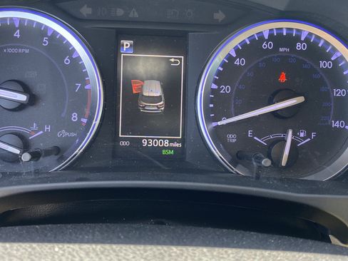 Used 2019 Toyota Highlander XLE w/ Carpet Mat Package (TMS) FWD image 23