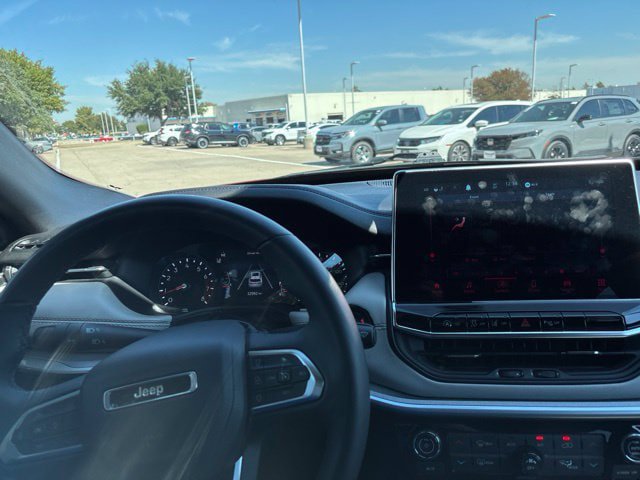 Used 2025 Jeep Compass Limited AWD/4WD image 13