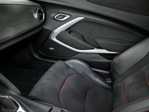 Used 2019 Chevrolet Camaro ZL1 image 40