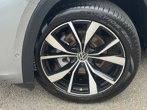 Used 2024 Volkswagen Atlas SEL Premium R-Line AWD/4WD image 9