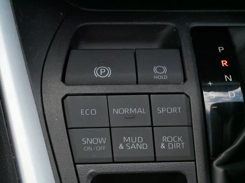 Certified 2025 Toyota RAV4 XLE AWD/4WD image 28
