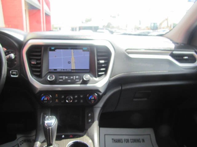 Used 2017 GMC Acadia SLT AWD/4WD image 19