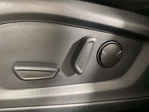 Used 2022 Ford Explorer XLT w/ Equipment Group 202A image 14