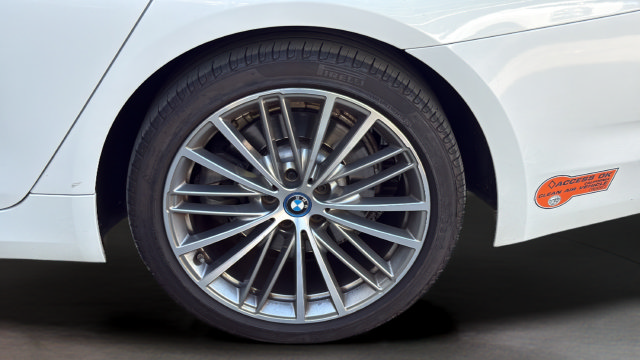 Used 2019 BMW 530e w/ Convenience Package RWD image 36