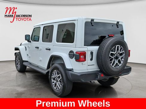 Used 2025 Jeep Wrangler Unlimited Sahara w/ Safety Group AWD/4WD image 15