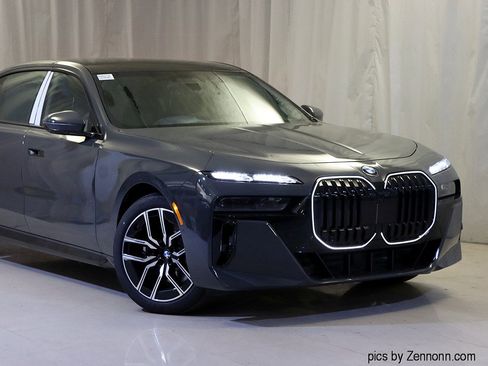 Used 2026 BMW 740i xDrive image 2