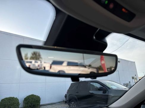 Certified 2023 Buick Envision Avenir AWD/4WD image 39