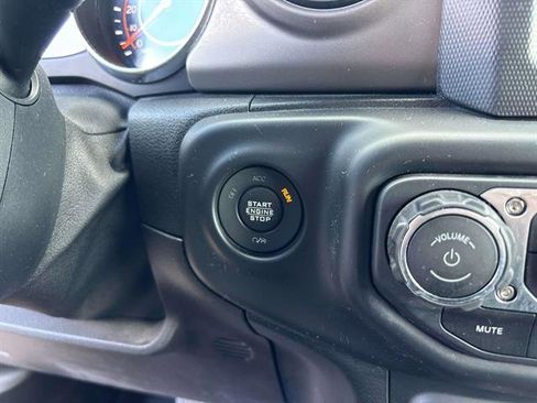 Used 2018 Jeep Wrangler Unlimited Sport S image 23