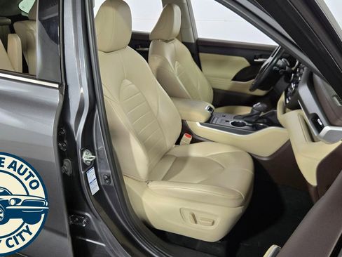 Used 2021 Toyota Highlander XLE image 44