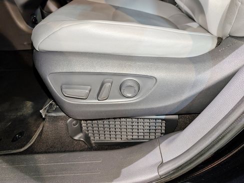 Used 2021 Toyota Sienna XLE w/ XLE Plus Package image 17