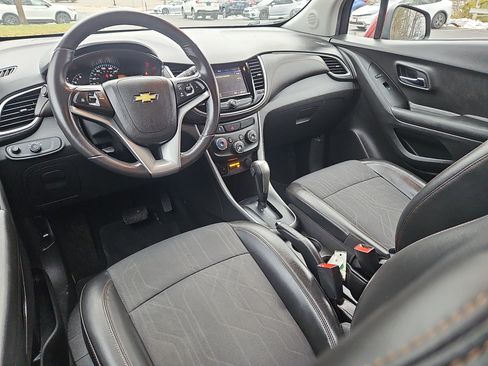 Used 2022 Chevrolet Trax LT w/ Driver Confidence Package image 3