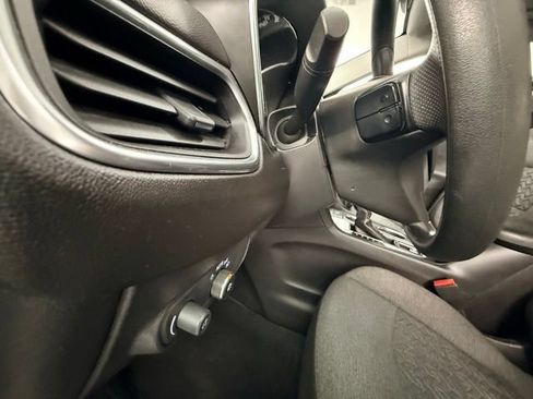 Used 2024 Chevrolet Equinox LT FWD image 18