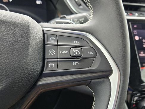 Used 2023 Jeep Grand Cherokee Laredo X AWD/4WD image 25