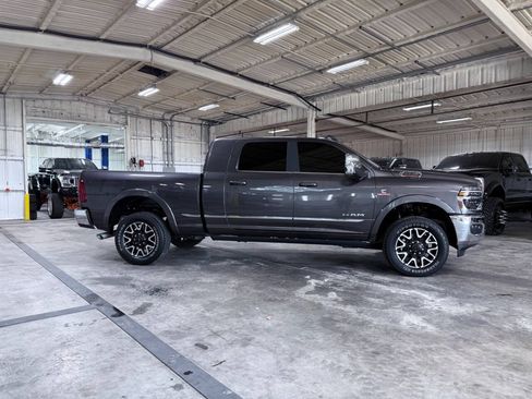Used 2025 RAM 2500 Limited AWD/4WD image 2