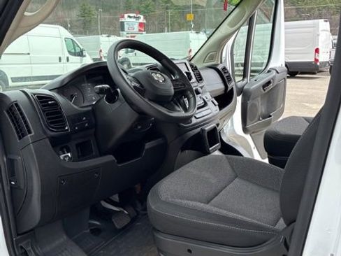 Used 2025 RAM ProMaster 2500 w/ Convenience Group image 12