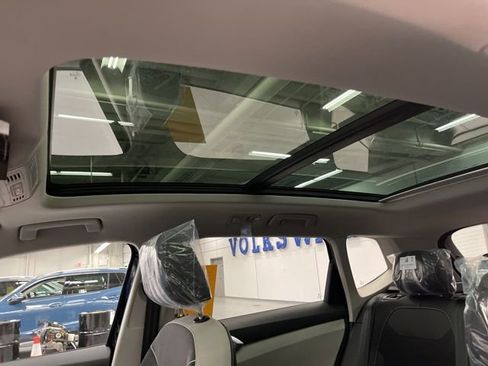 New 2026 Volkswagen Taos SE image 25