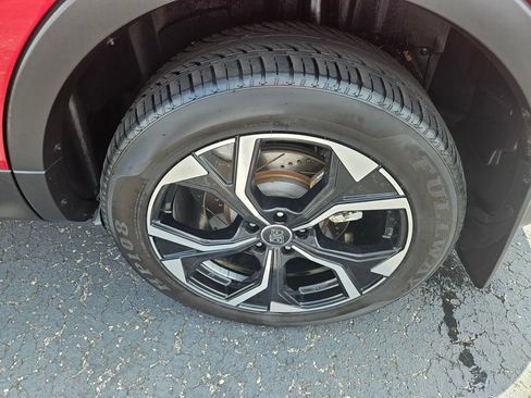 Used 2017 Ford Explorer Limited w/ Equipment Group 301A AWD/4WD image 10