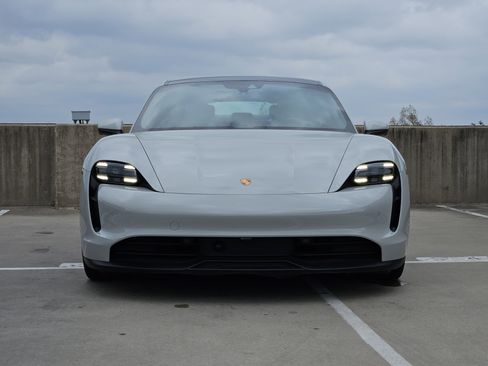 Used 2021 Porsche Taycan image 11