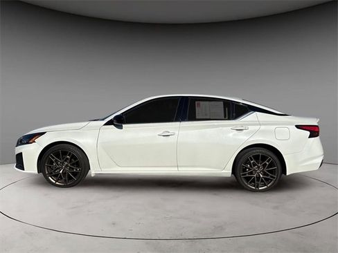 Certified 2025 Nissan Altima 2.5 SR w/ SR Premium Package image 2