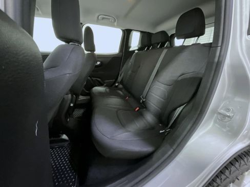 Used 2020 Jeep Renegade Latitude w/ Cold Weather Group image 19