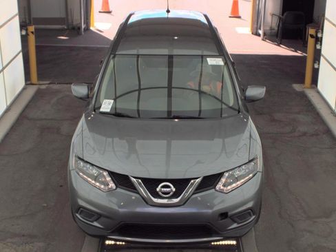Used 2016 Nissan Rogue S image 2
