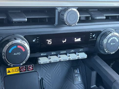 Certified 2025 Toyota Tacoma TRD Off-Road image 24