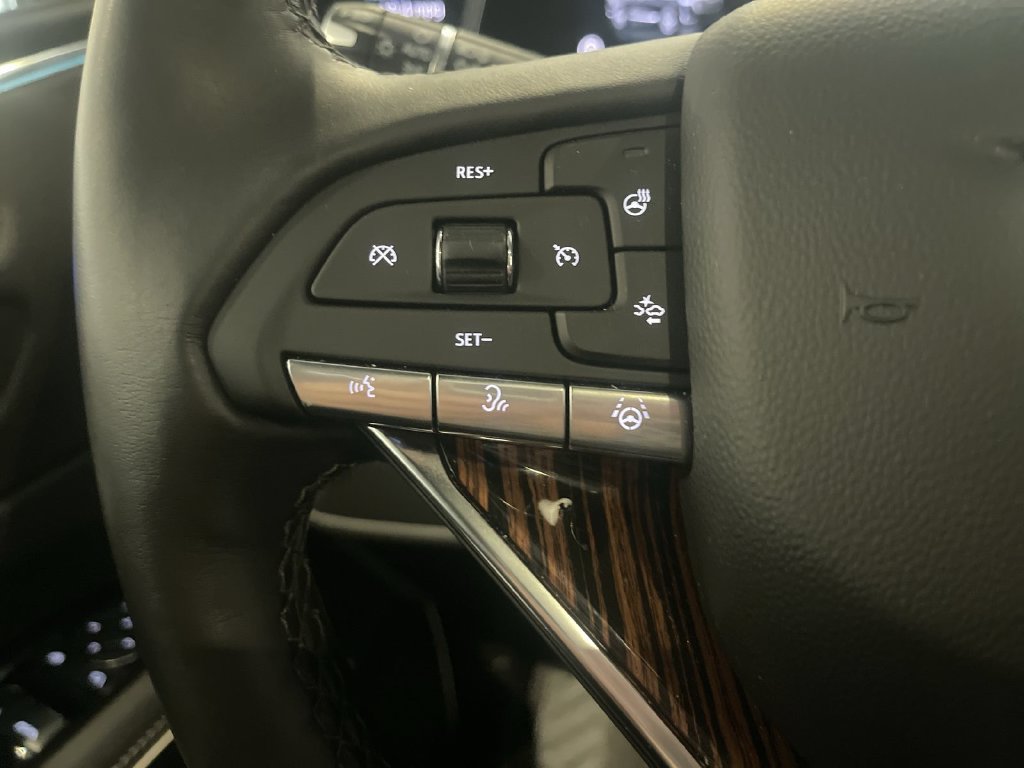 Used 2024 Cadillac Escalade Premium Luxury AWD/4WD image 10