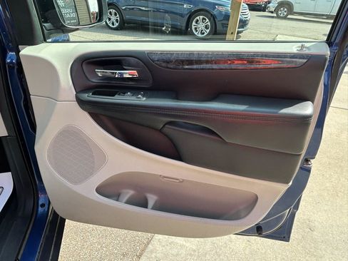 Used 2011 Dodge Grand Caravan SXT FWD image 15