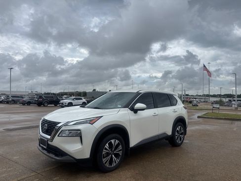 Used 2023 Nissan Rogue SV FWD image 8