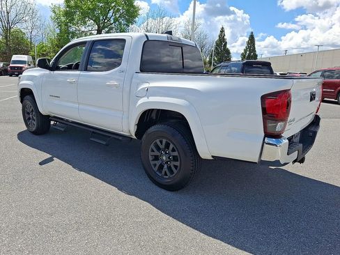 Used 2023 Toyota Tacoma SR5 AWD/4WD image 7