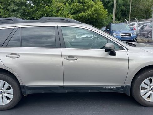 Used 2017 Subaru Outback 2.5i Premium AWD/4WD image 16