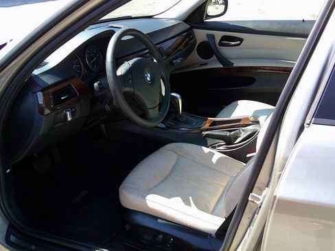 Used 2011 BMW 328i xDrive Sedan AWD/4WD image 16