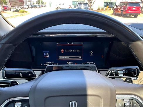 Used 2022 Lincoln Navigator Reserve AWD/4WD image 22