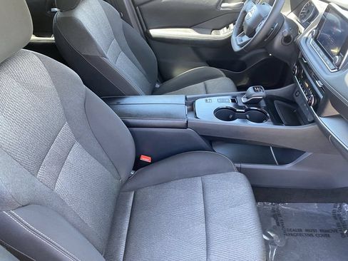 Used 2025 Nissan Rogue SV FWD image 16