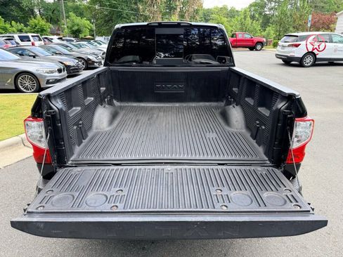 Used 2019 Nissan Titan SV w/ SV Convenience Package RWD image 13