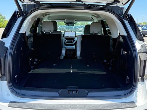 Used 2026 Ford Explorer Active w/ Active Comfort Package AWD/4WD image 4