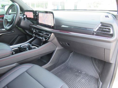 Used 2026 Chevrolet Traverse Z71 AWD/4WD image 12