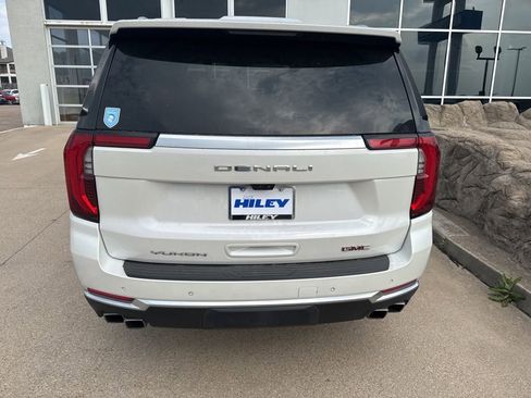 Used 2025 GMC Yukon XL Denali w/ Advanced Technology Package image 4