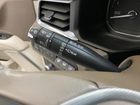 Used 2021 GMC Yukon Denali w/ Denali Premium Package image 29