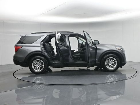 Used 2025 Ford Explorer Active w/ Active Comfort Package RWD image 5
