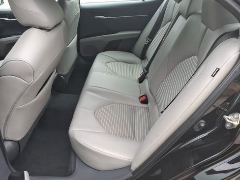 Used 2020 Toyota Camry SE FWD image 18
