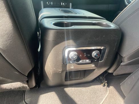 Used 2023 GMC Yukon XL SLT w/ SLT Premium Package AWD/4WD image 24