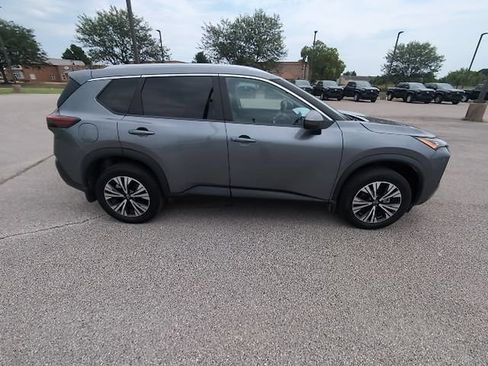Used 2023 Nissan Rogue SV w/ SV Premium B Package FWD image 2