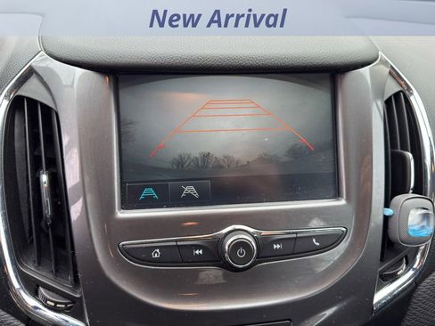 Used 2017 Chevrolet Cruze LT w/ Convenience Package image 11