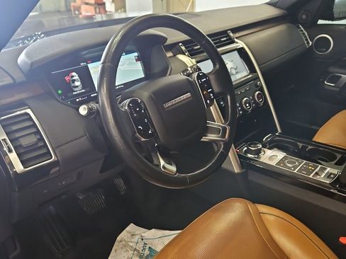 Used 2020 Land Rover Discovery HSE image 4