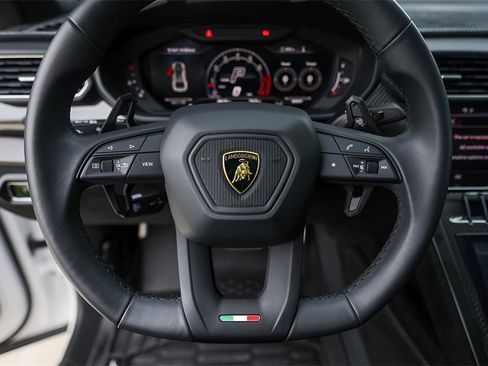 Used 2024 Lamborghini Urus Performante image 13