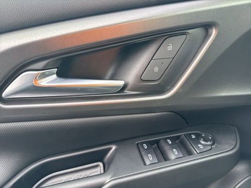 Used 2025 Chevrolet Equinox EV LT w/ Comfort Package image 14