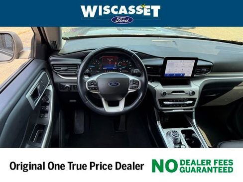 Certified 2022 Ford Explorer XLT w/ Equipment Group 202A image 7
