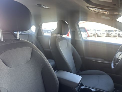 Used 2025 Kia K4 FWD image 34